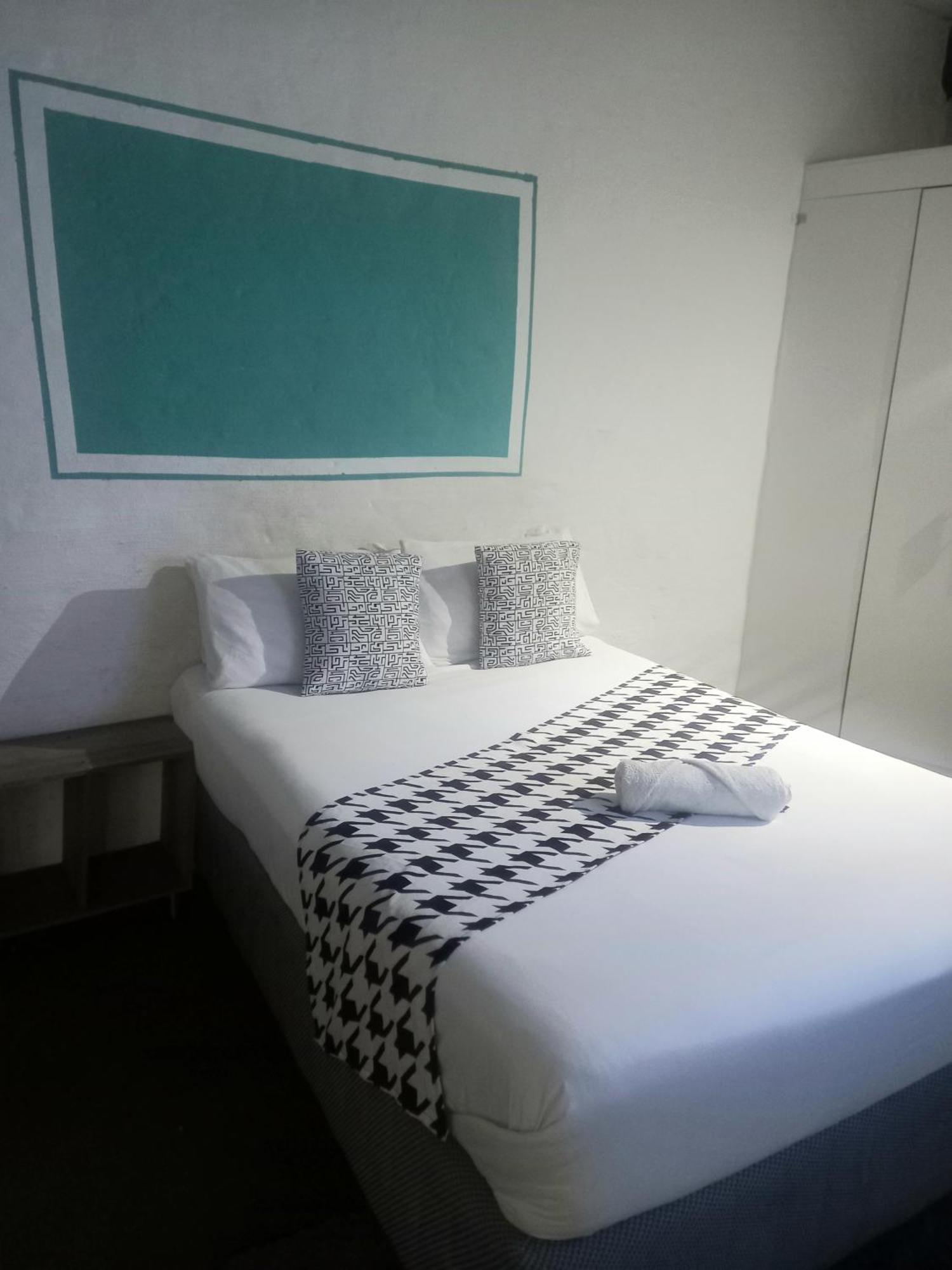 Chic Urban Maboneng Getaway, Free Wi-fi Apartment