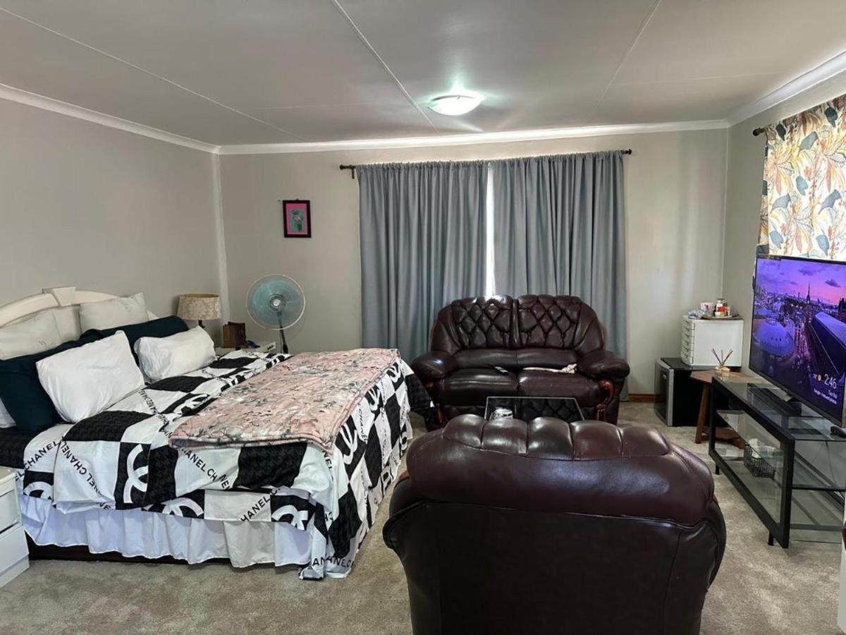 Casa3 Eastgate Mall Guest house Johannesburg