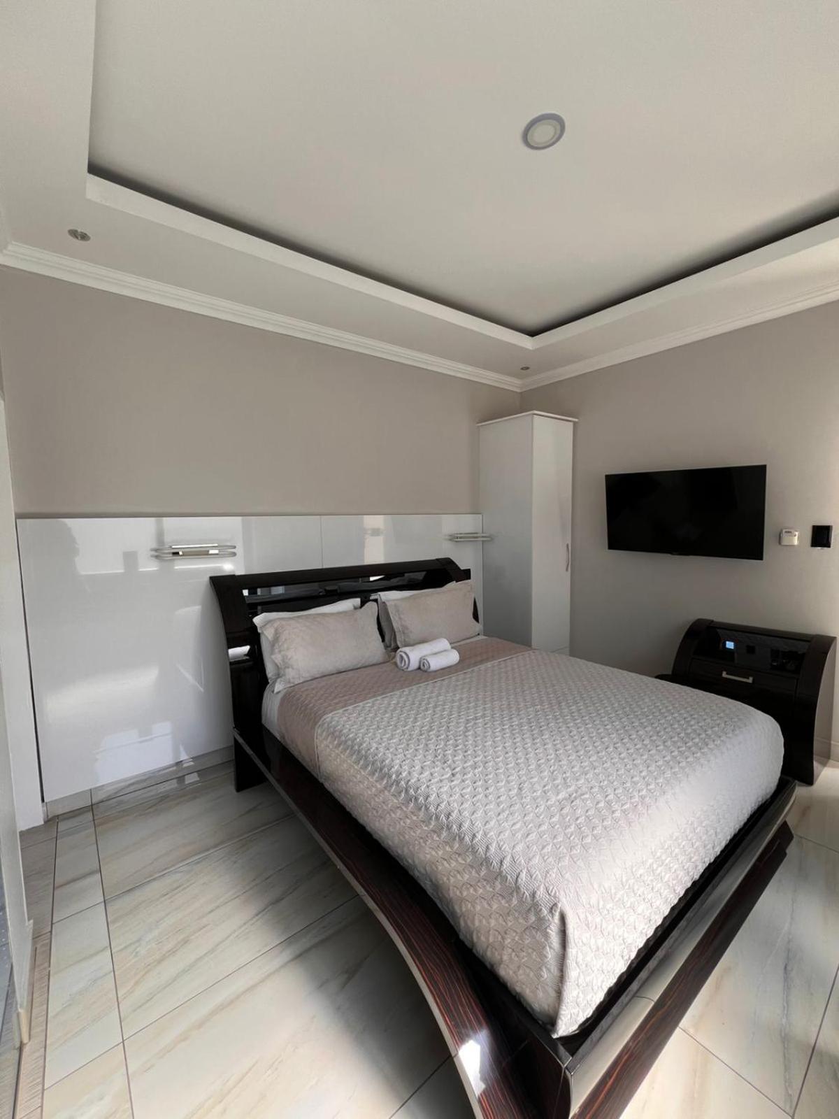 Louisville Guest Bedfordview * Johannesburg