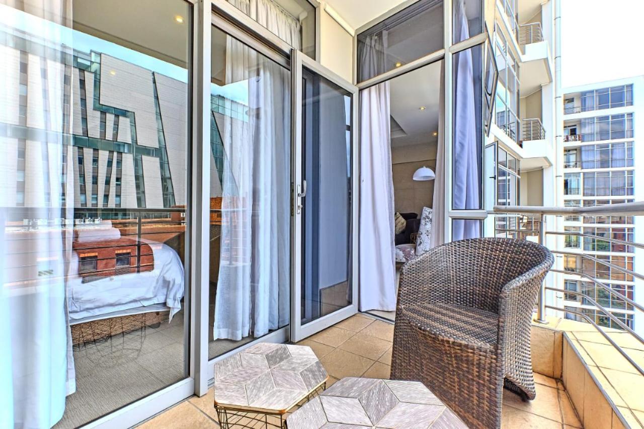 Sandton Serviced Apartments@hydro Apartment