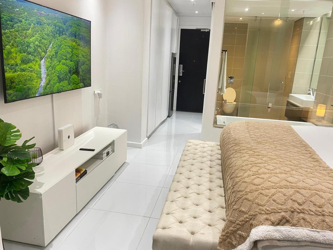 New Revamped Luxury Suite In Sandton City