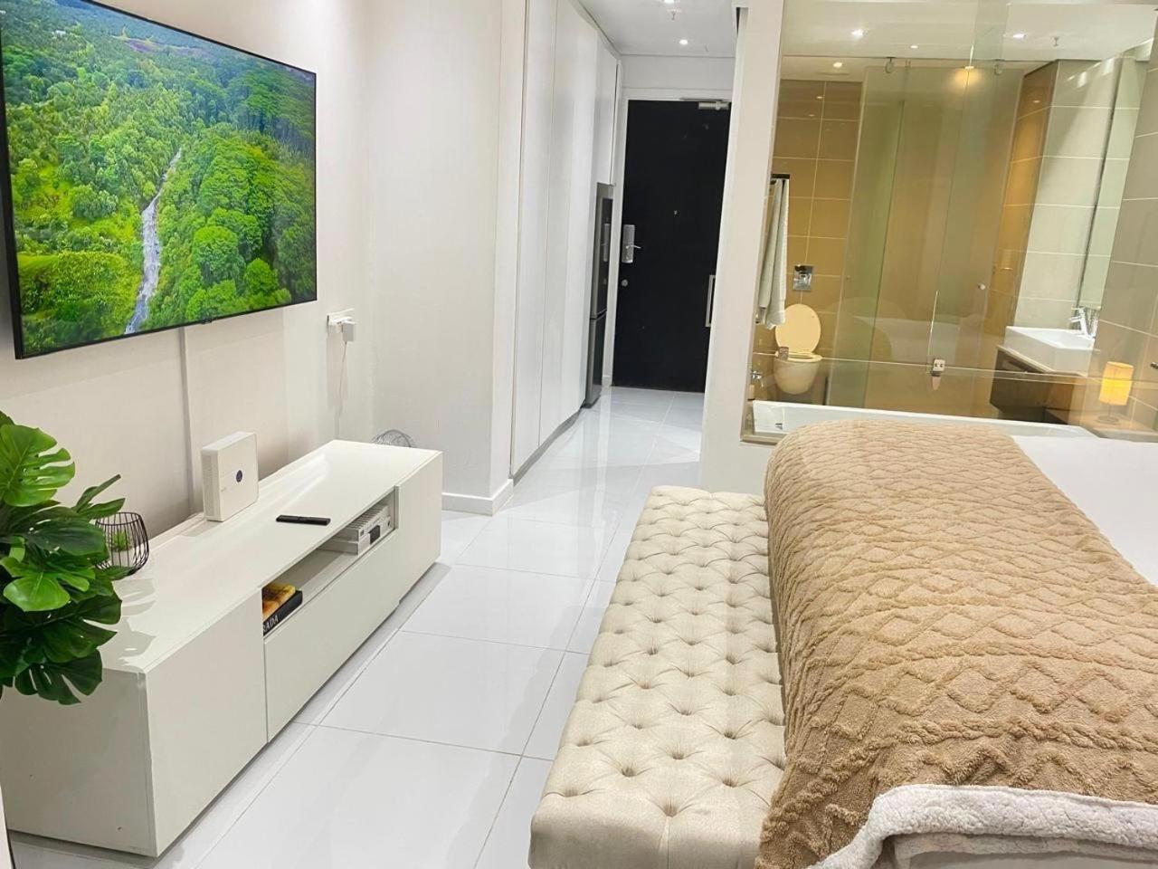New Revamped Luxury Suite In Sandton City Joanesburgo