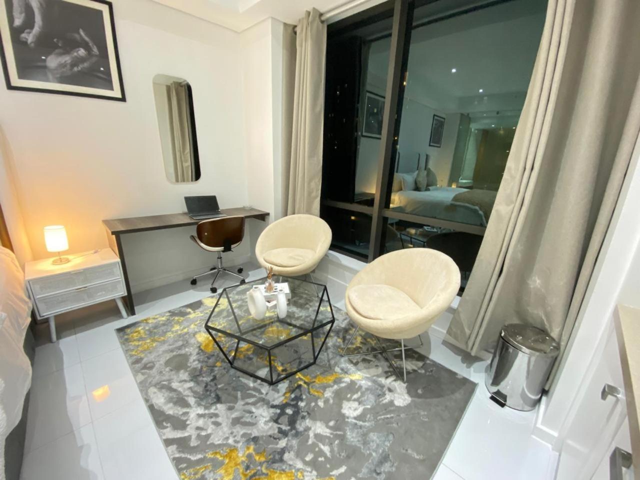 New Revamped Luxury Suite In Sandton City Joanesburgo