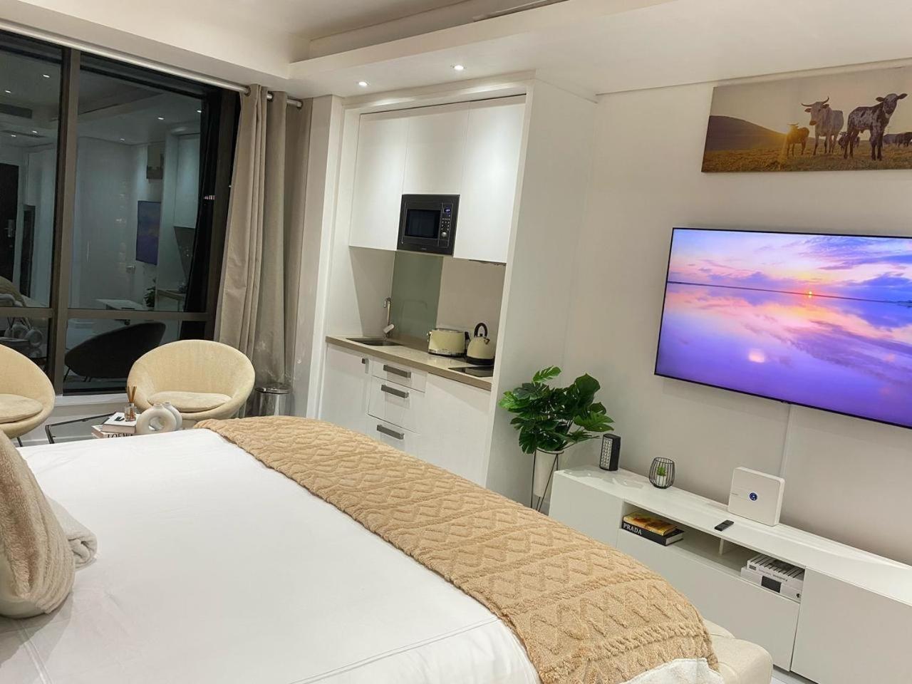 New Revamped Luxury Suite In Sandton City * Joanesburgo