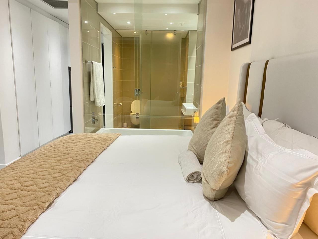 New Revamped Luxury Suite In Sandton City Joanesburgo