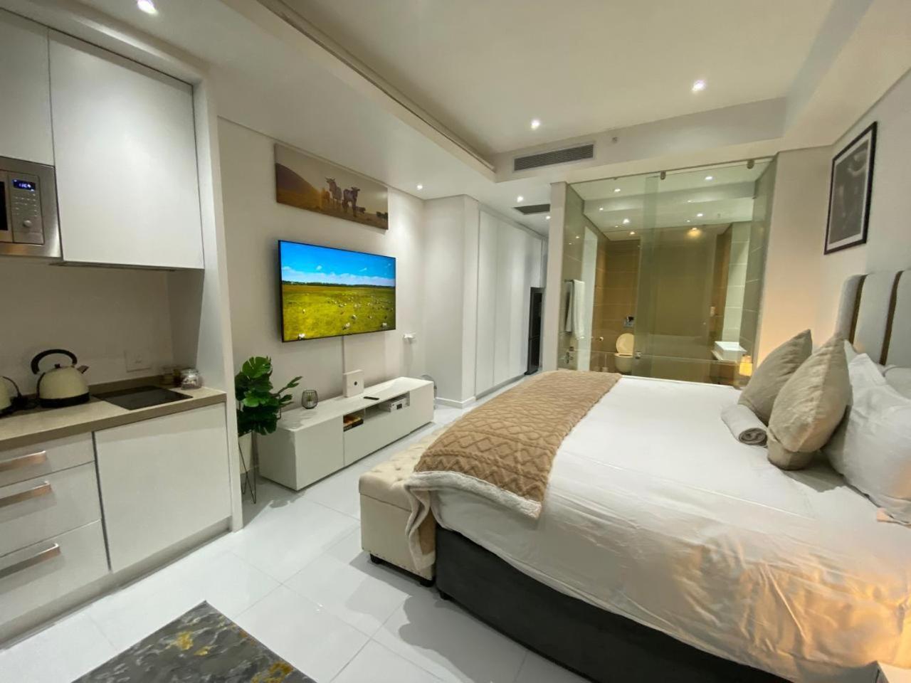 New Revamped Luxury Suite In Sandton City Apartamento
