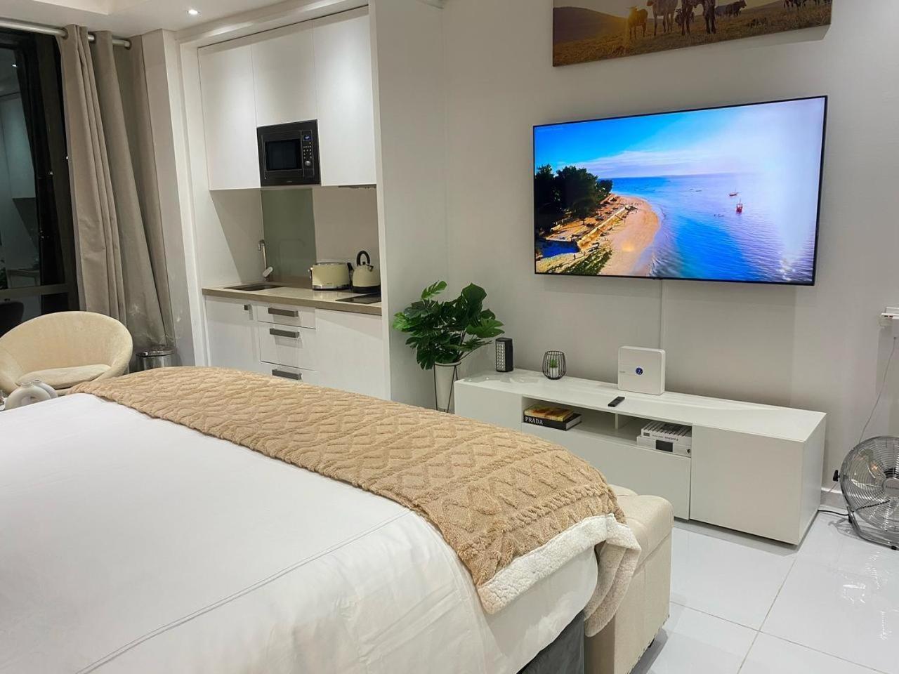 New Revamped Luxury Suite In Sandton City Apartamento Joanesburgo