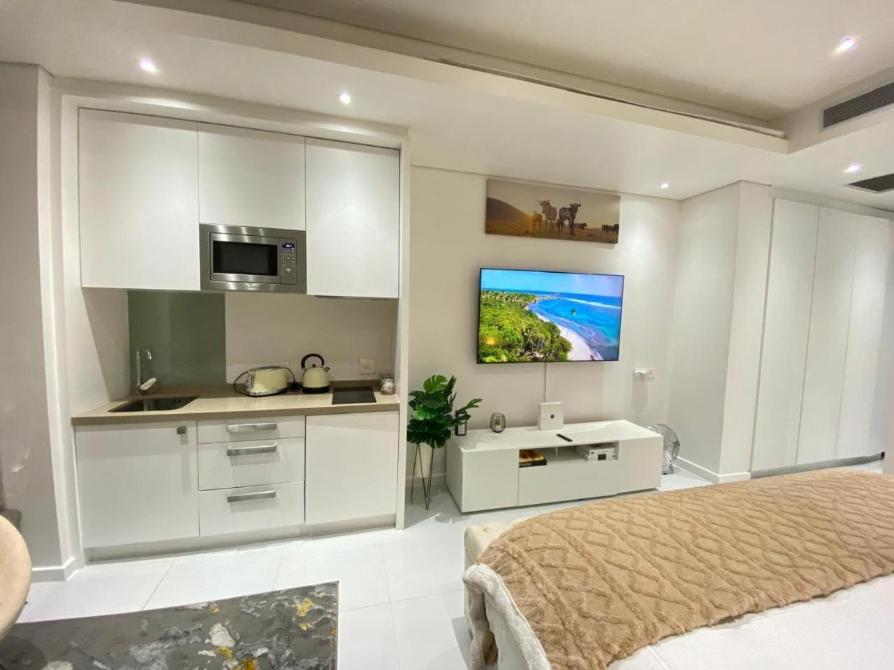 New Revamped Luxury Suite In Sandton City Joanesburgo