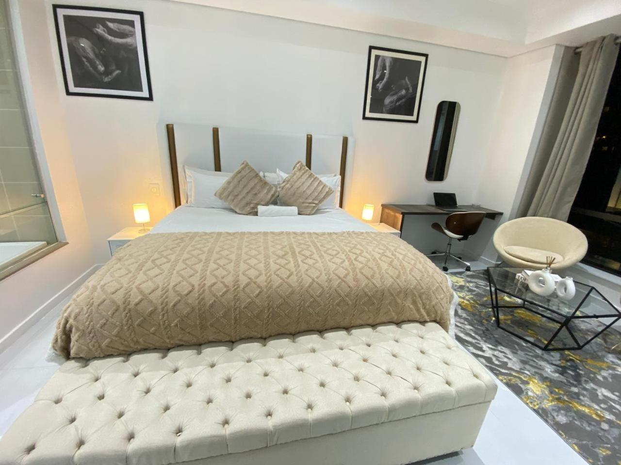New Revamped Luxury Suite In Sandton City * Joanesburgo