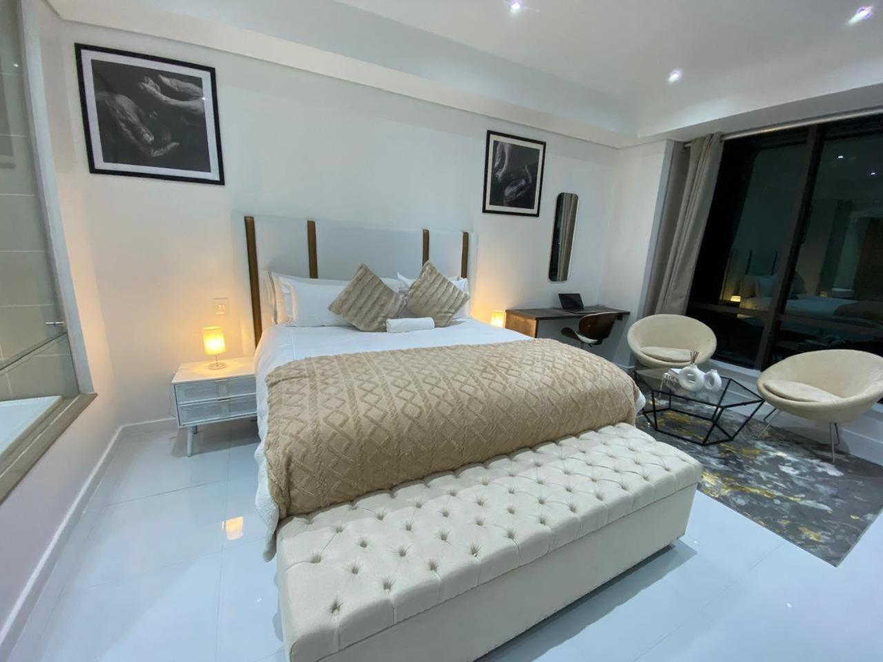 New Revamped Luxury Suite In Sandton City Apartamento Joanesburgo