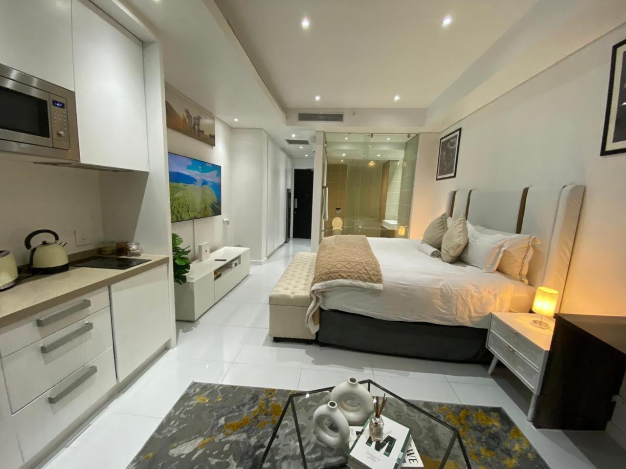 New Revamped Luxury Suite In Sandton City *