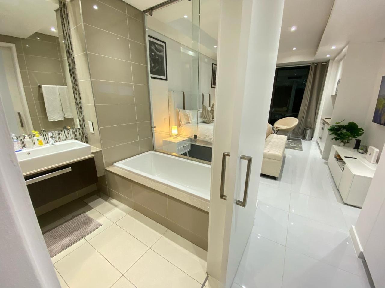 New Revamped Luxury Suite In Sandton City