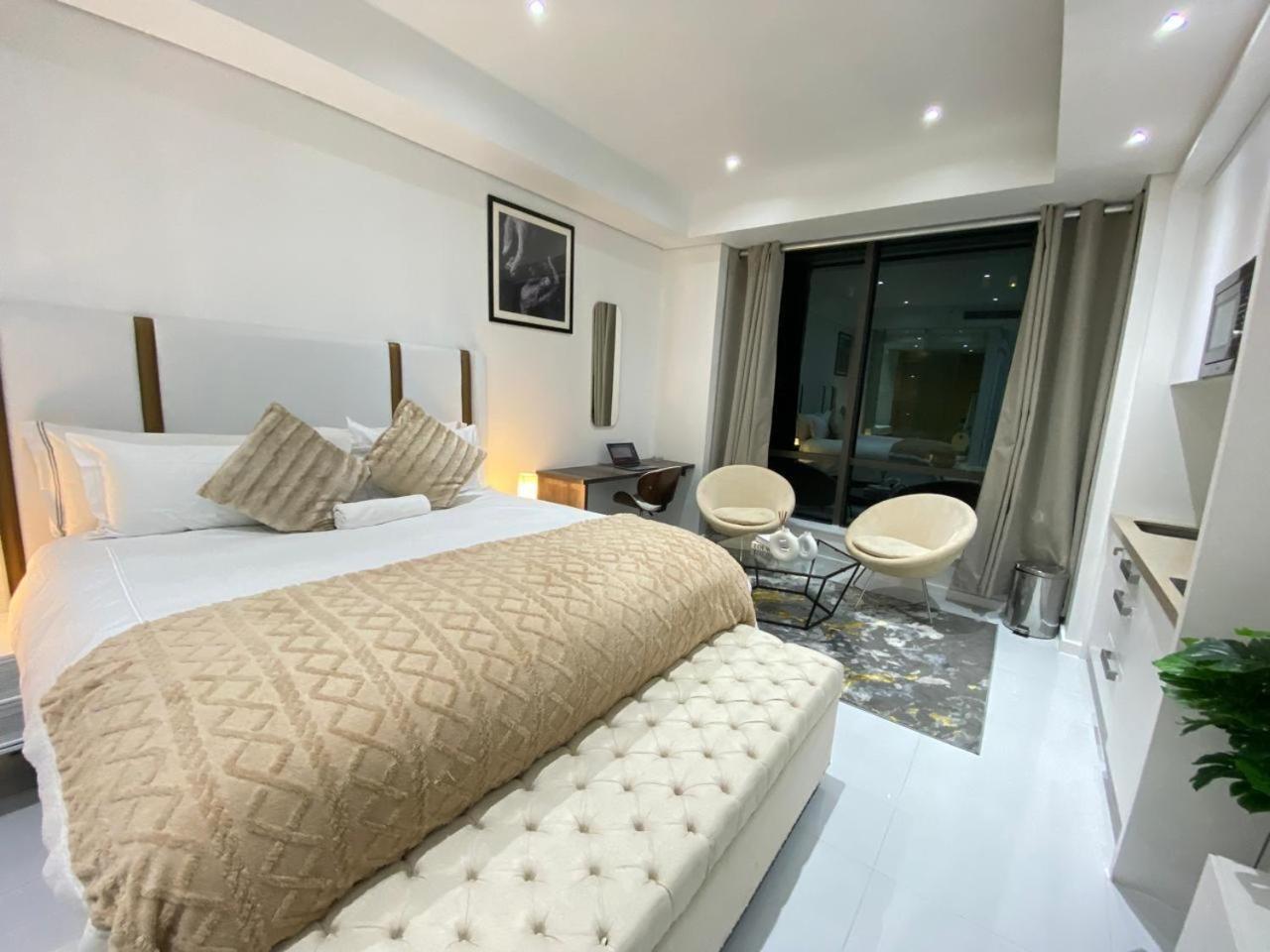 New Revamped Luxury Suite In Sandton City Apartamento