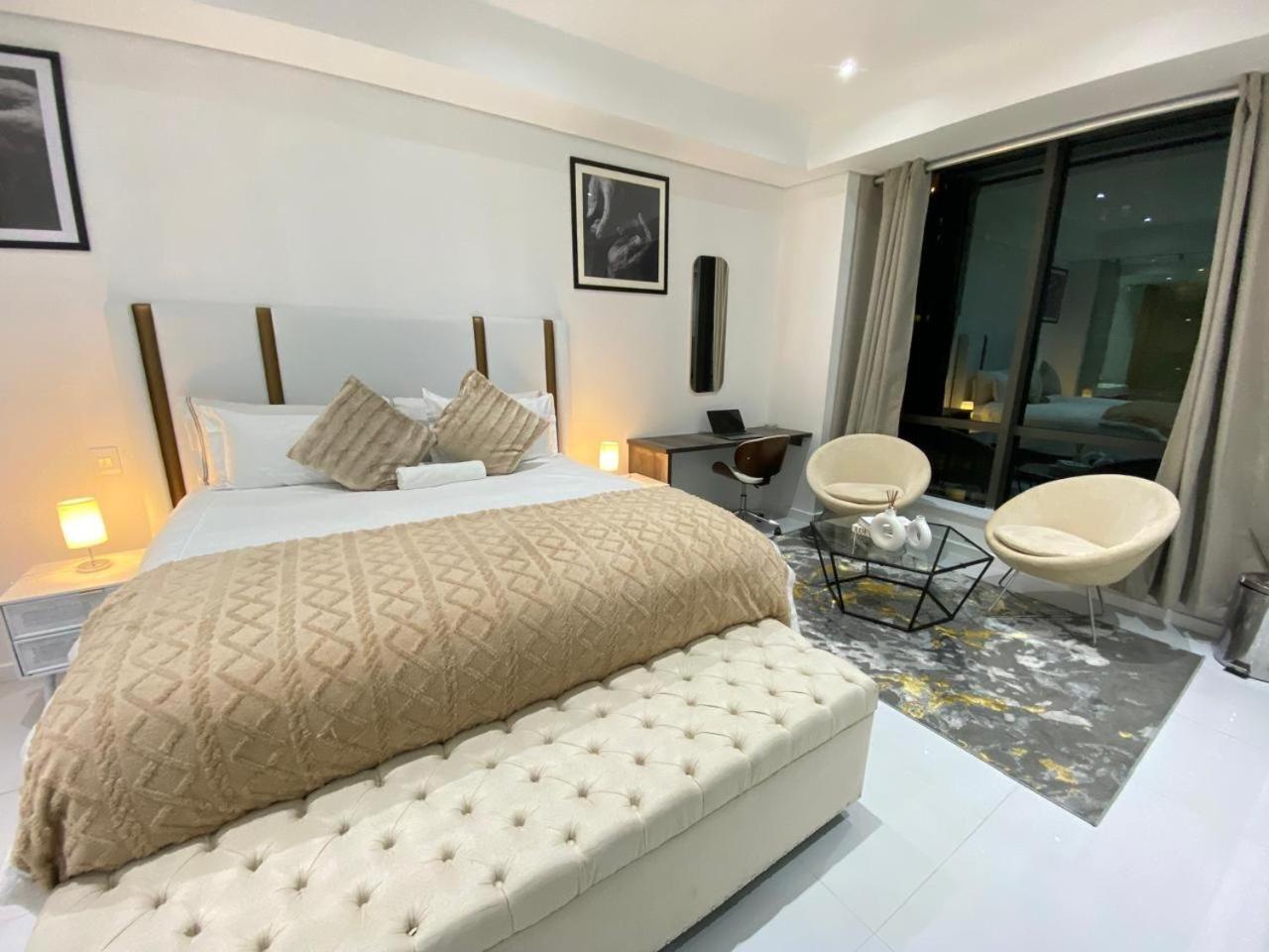 Apartamento New Revamped Luxury Suite In Sandton City