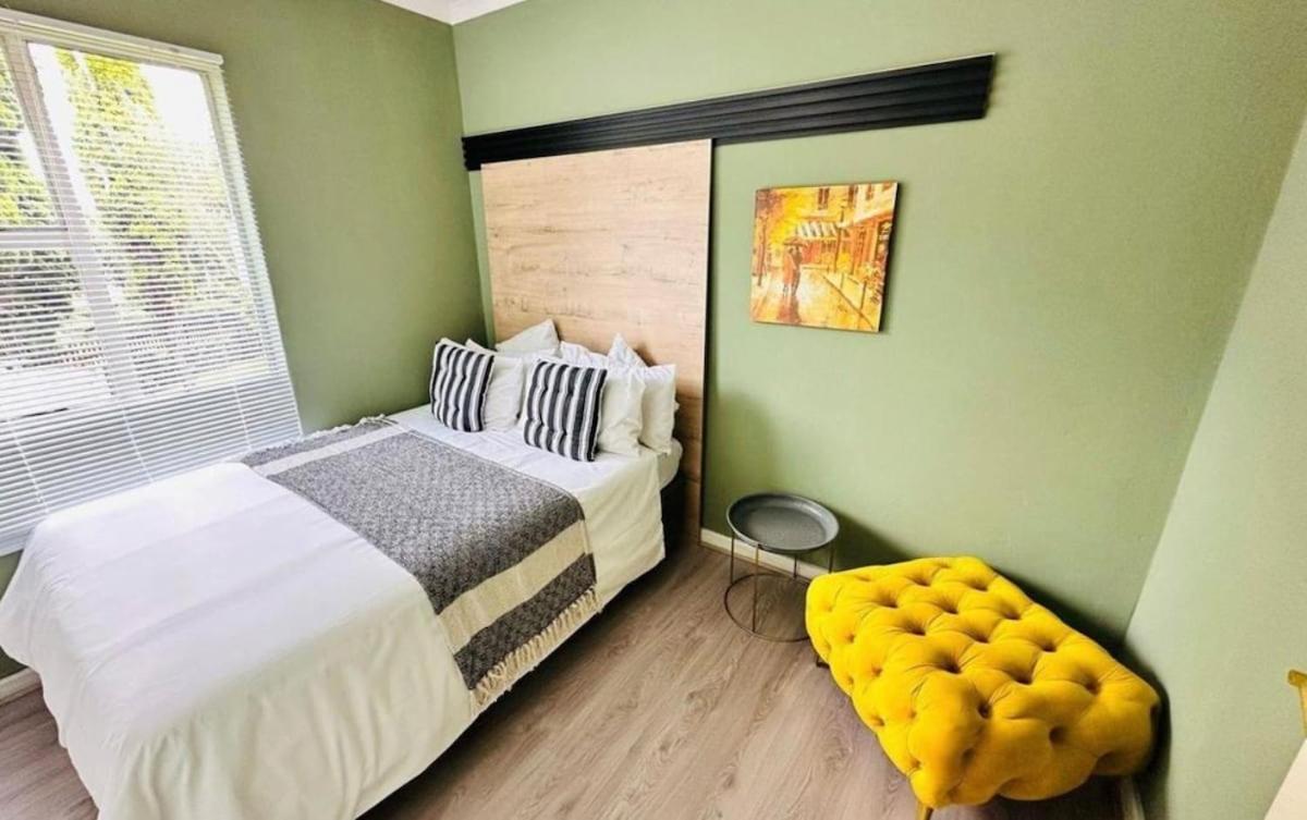 Northcliff-hanger Apartment
