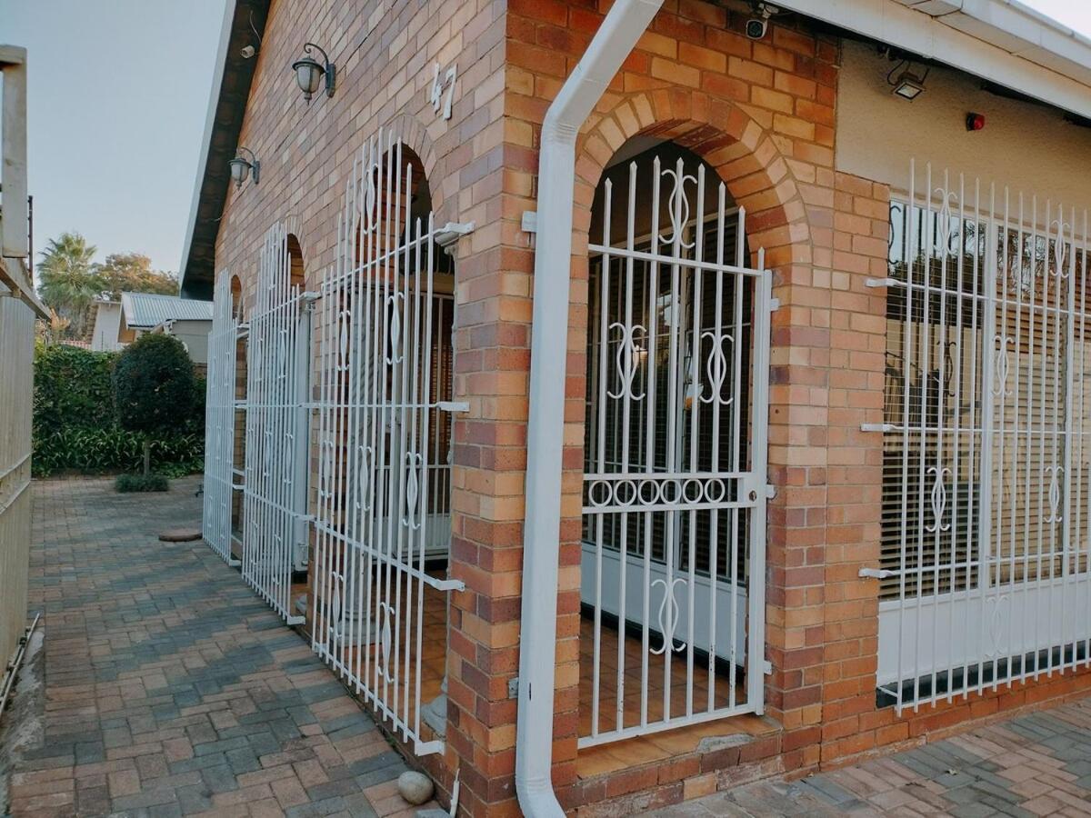 Large Family Home-neighboring Northcliff And Greymont *