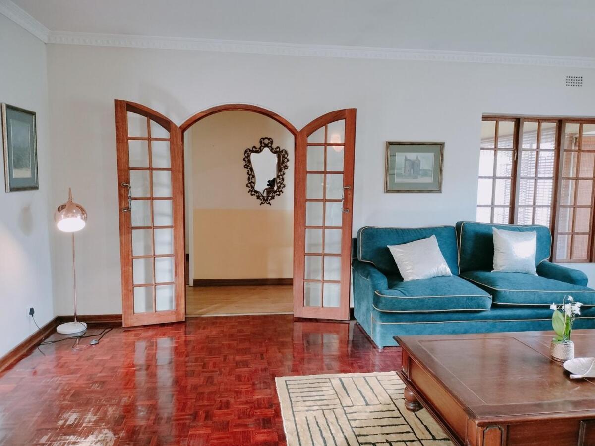 Large Family Home-neighboring Northcliff And Greymont Joanesburgo