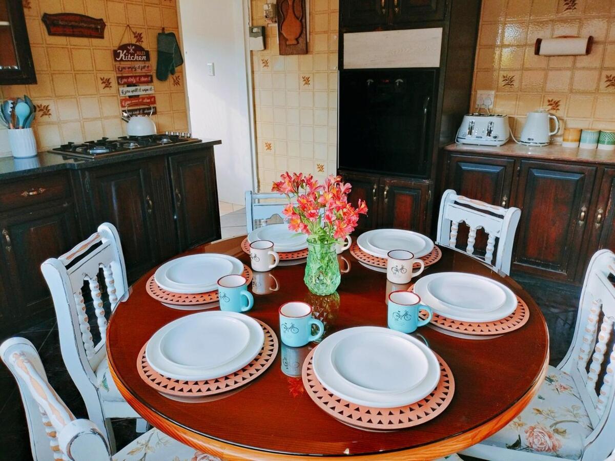 Large Family Home-neighboring Northcliff And Greymont * Joanesburgo