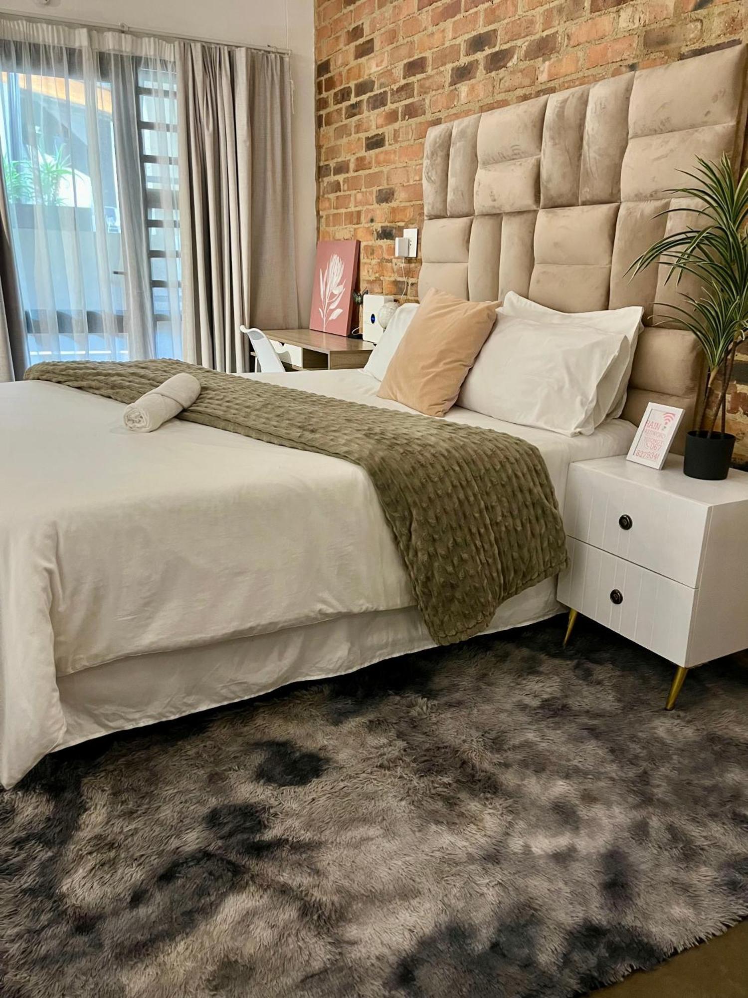 Onezerosix Maboneng *
