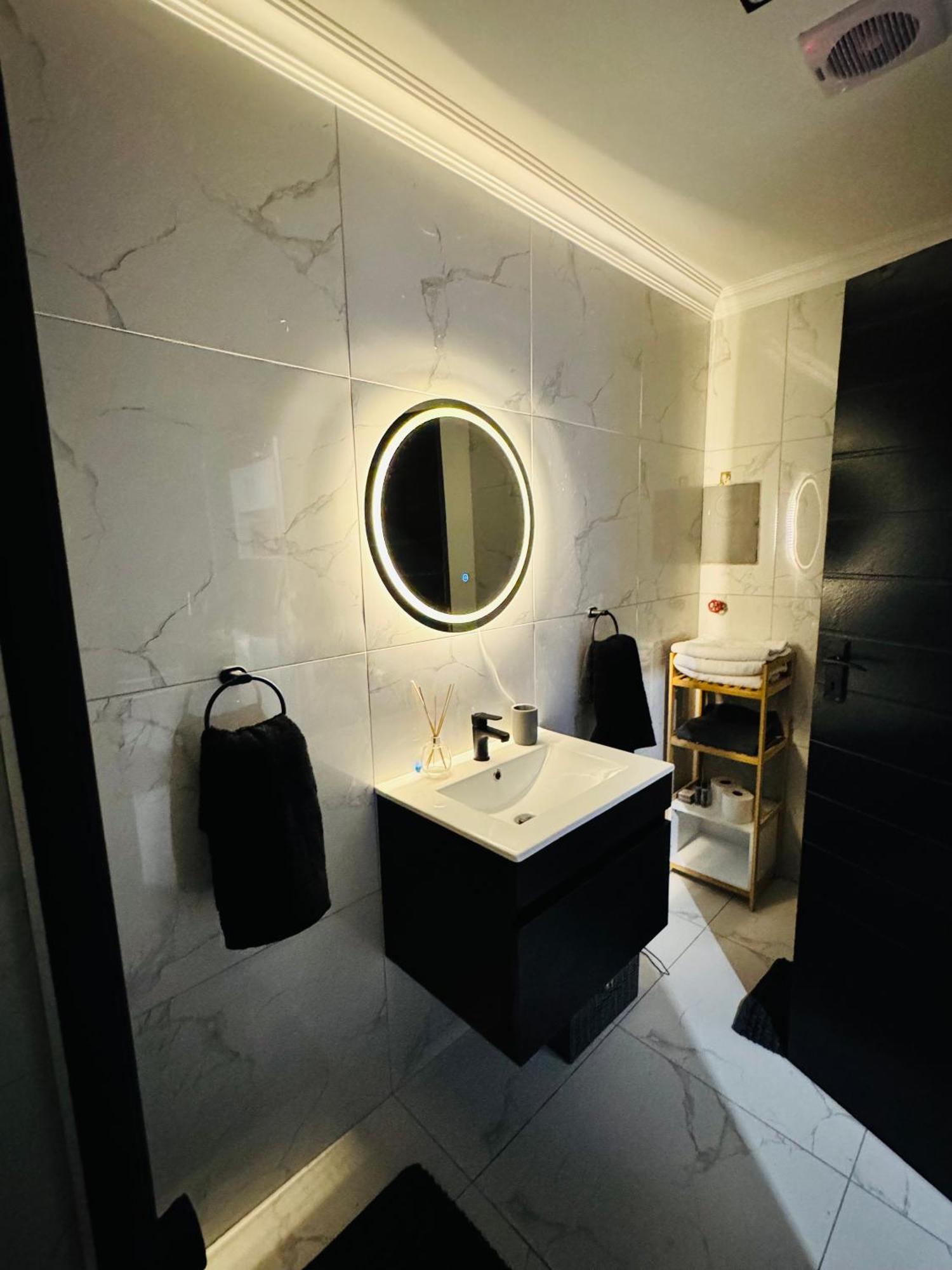 Picasso Sandton - Executive Apartment *