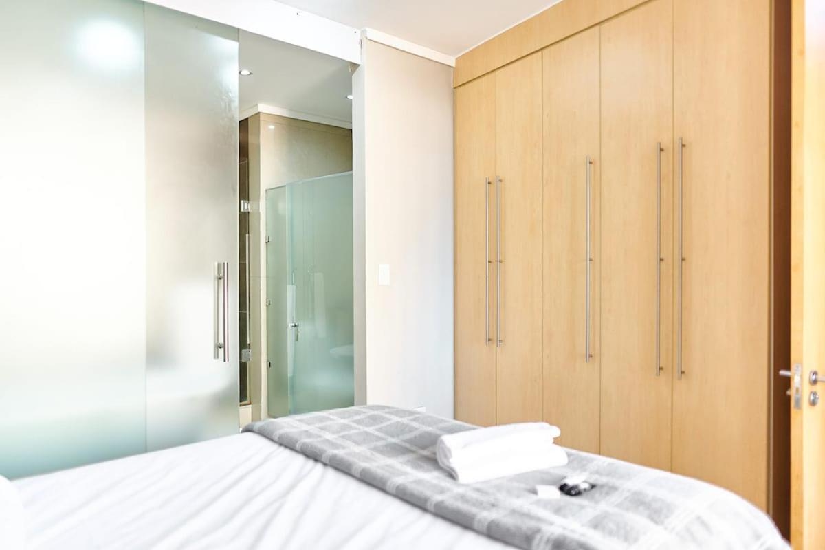Prestige Penthouse In Sandton Apartment *