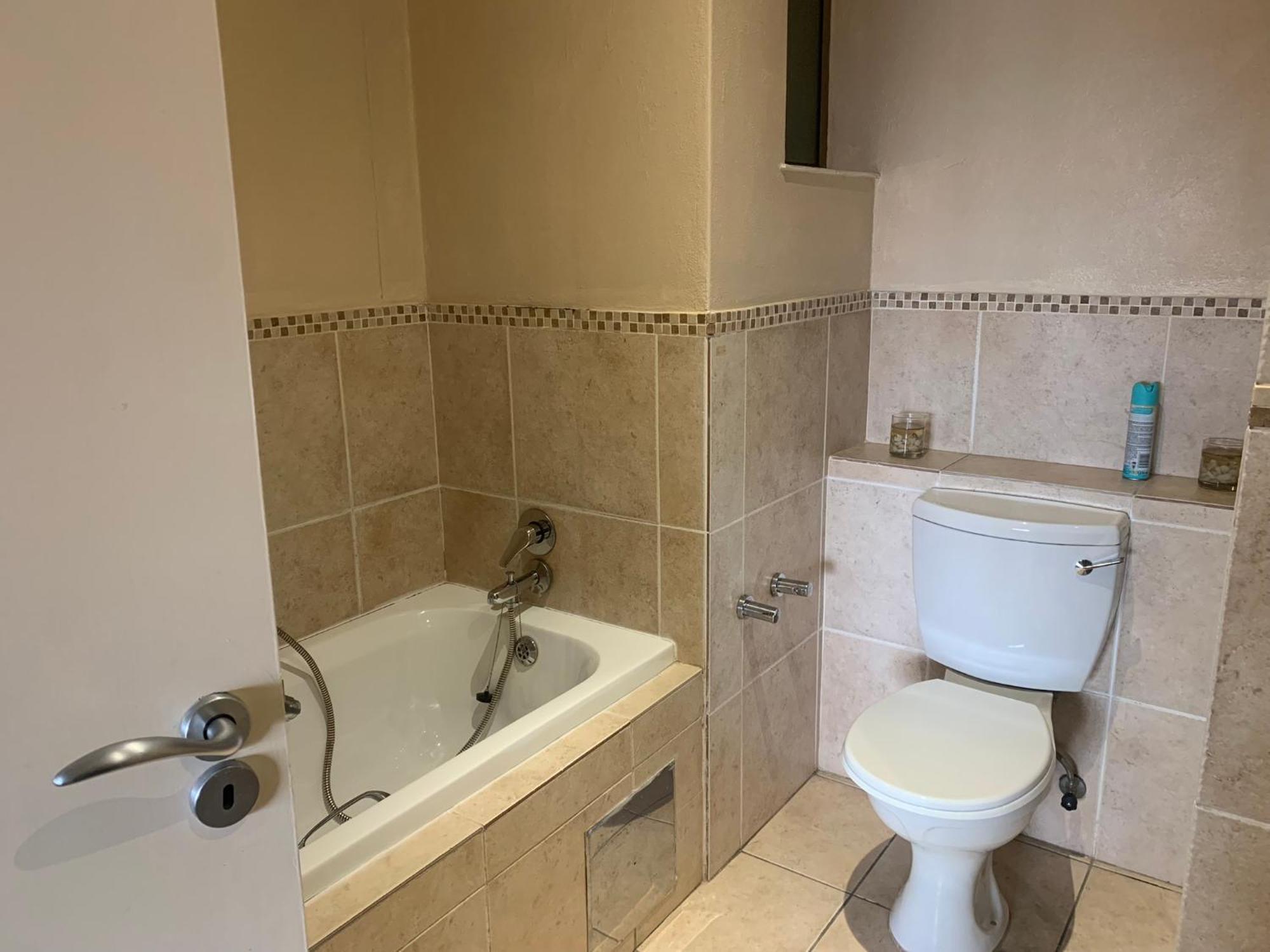 77 Grayston Dr 3 Bed In Sandton Apartment