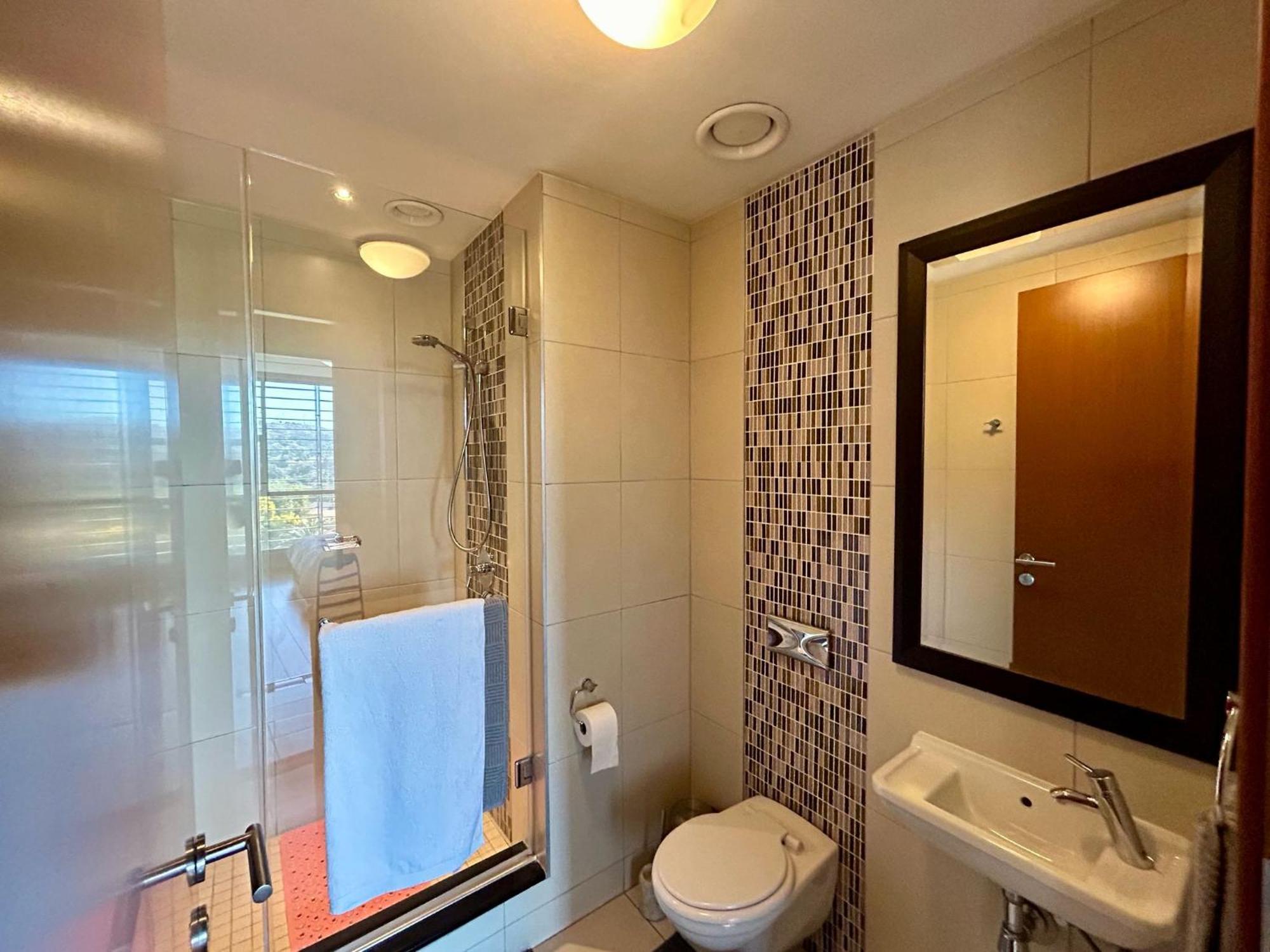 Apartamento Executive 2-bedroom Luxury In Bedford Centre Mall Joanesburgo