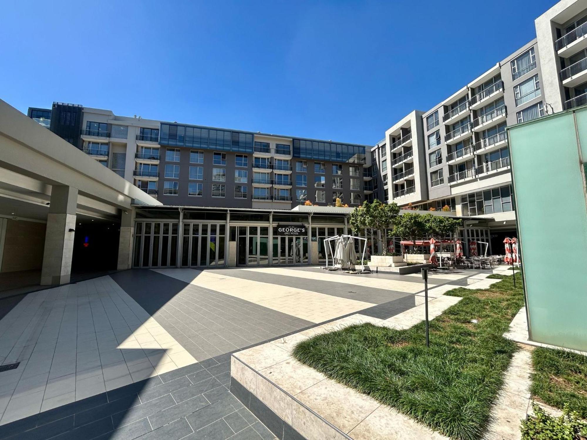 Executive 2-bedroom Luxury In Bedford Centre Mall *