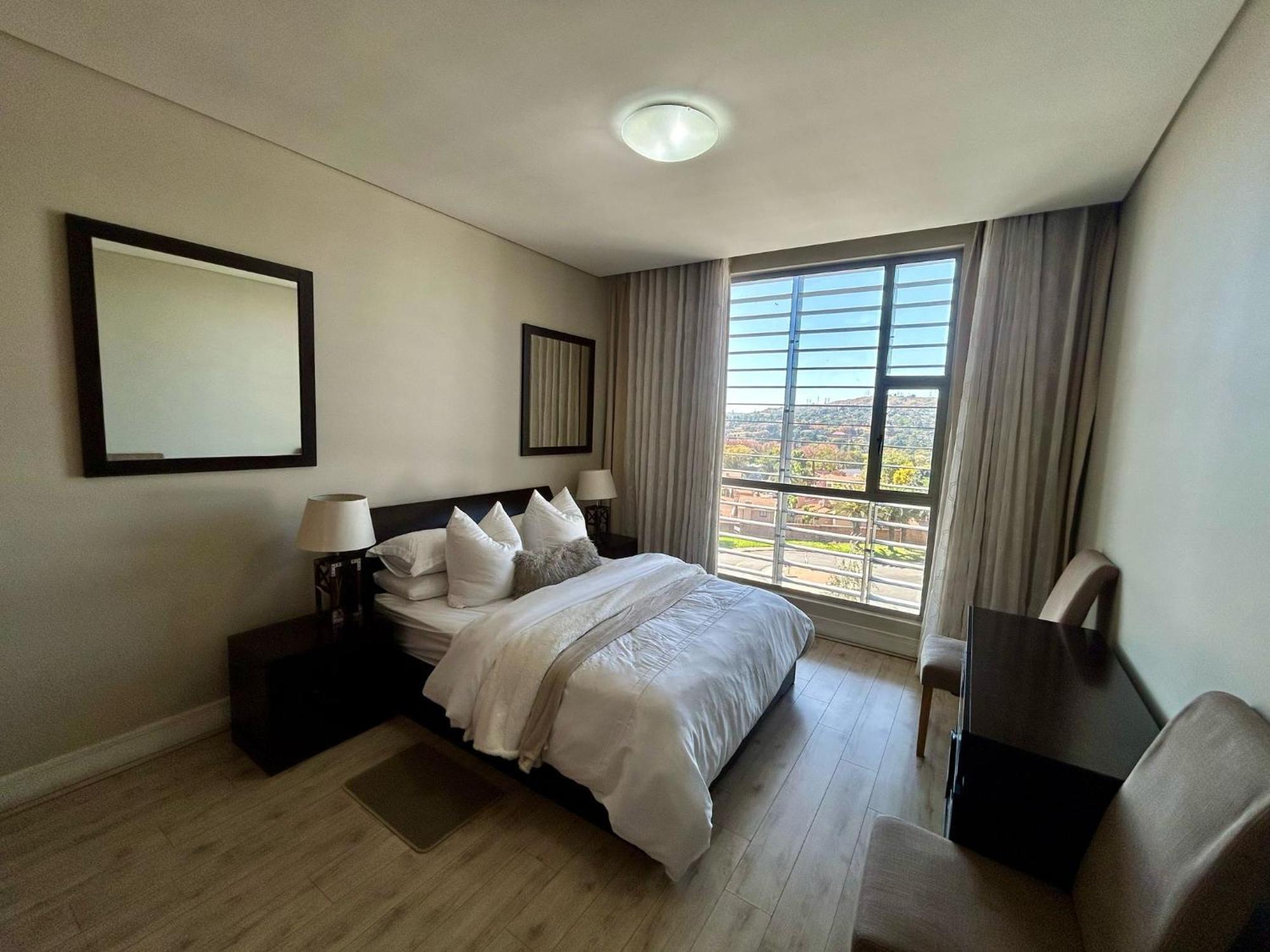 Executive 2-bedroom Luxury In Bedford Centre Mall *
