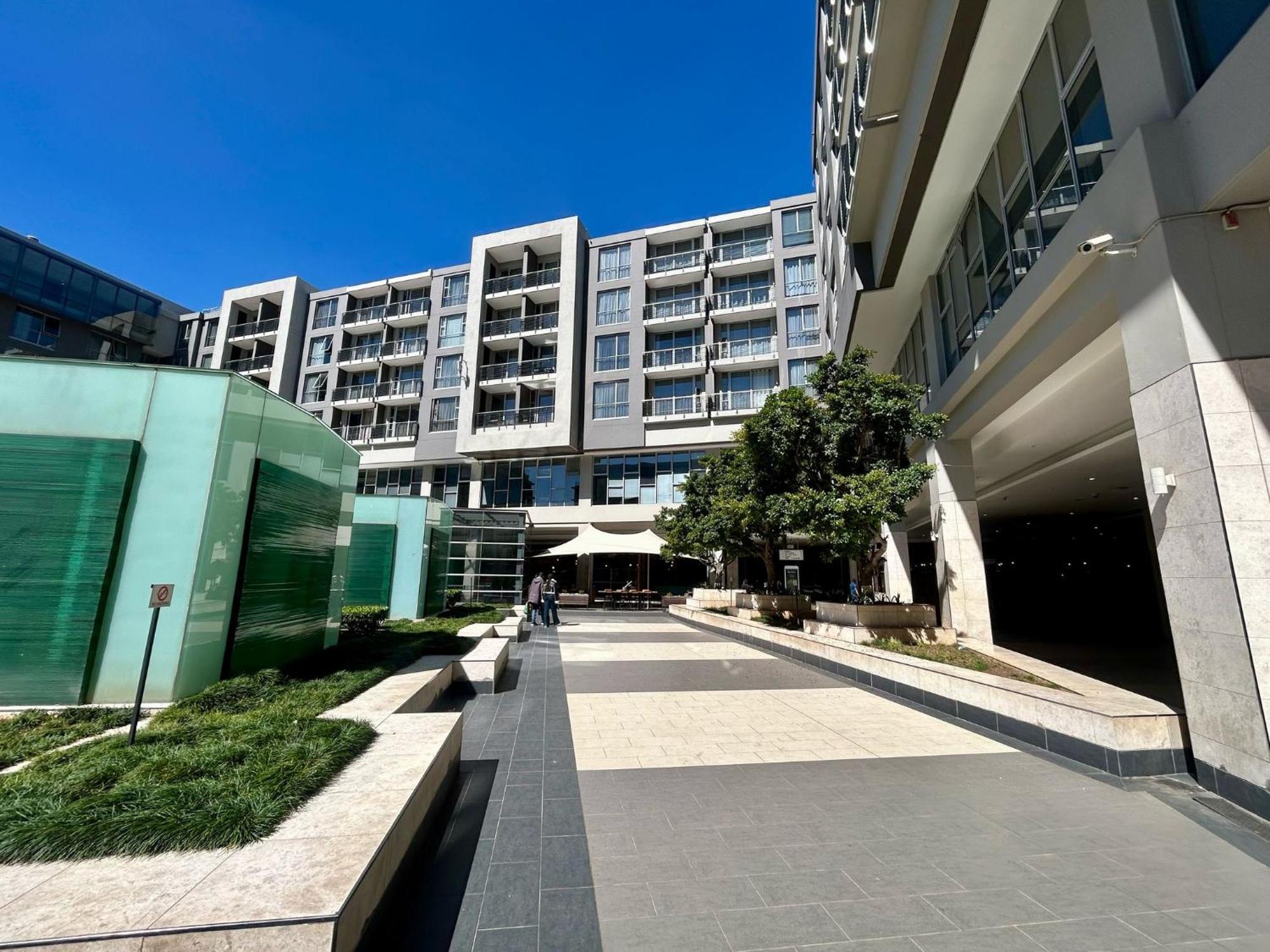 Executive 2-bedroom Luxury In Bedford Centre Mall Apartamento Joanesburgo