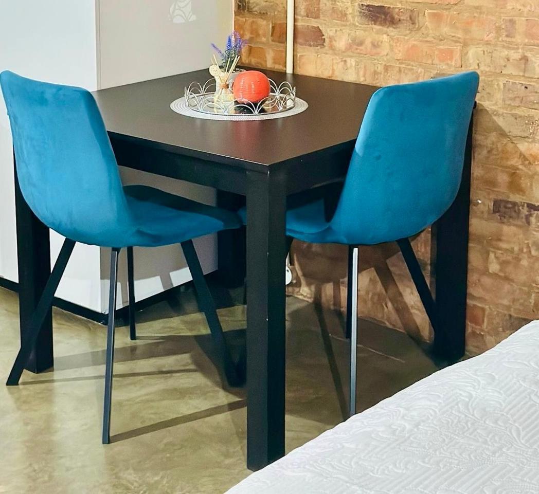 Acomodação com café da manhã  Cozystays A Min Walk To Art And Reaturants In Maboneng Joanesburgo