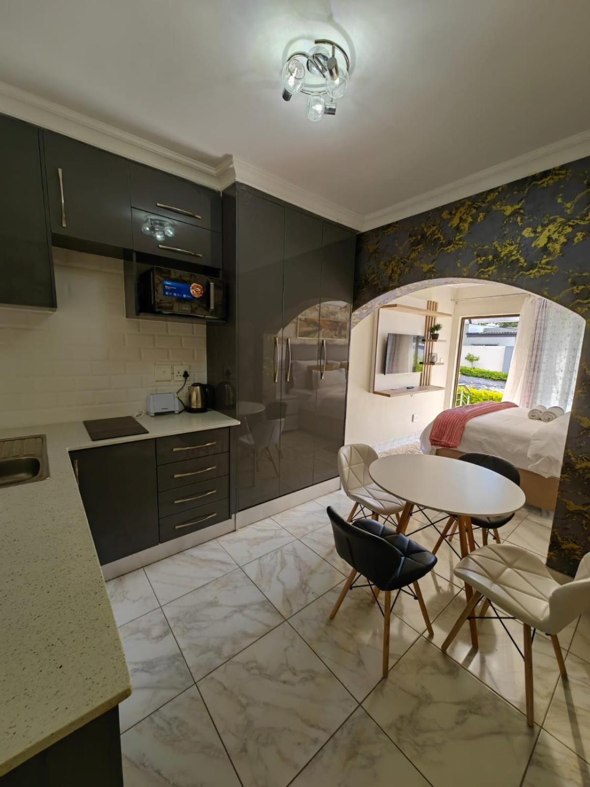 Guest house Fezeu's Place Johannesburg