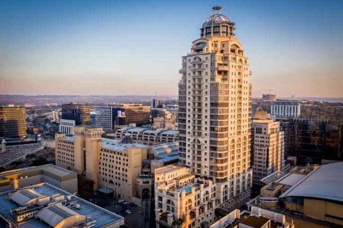 Luxurious Penthouse In Sandton Apartment *