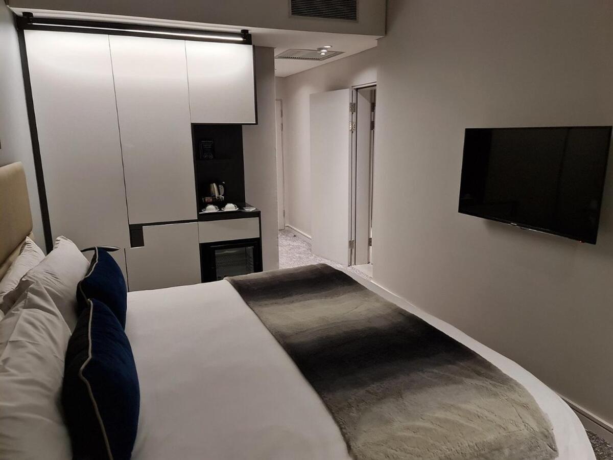 Luxury 2 Bedroom-capital In Sandton Apartment