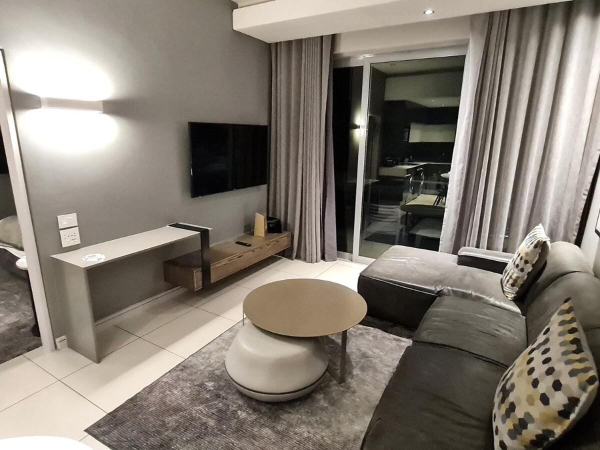 Luxury 2 Bedroom-capital In Sandton Apartment *