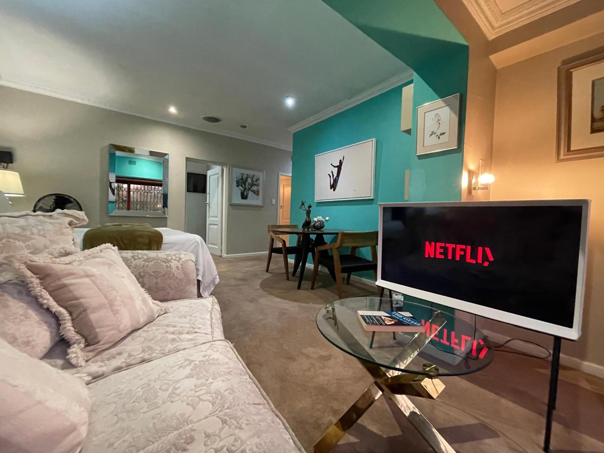 Nhà nghỉ The Ridgeback, 4 Bedroom House Bryanston Johannesburg