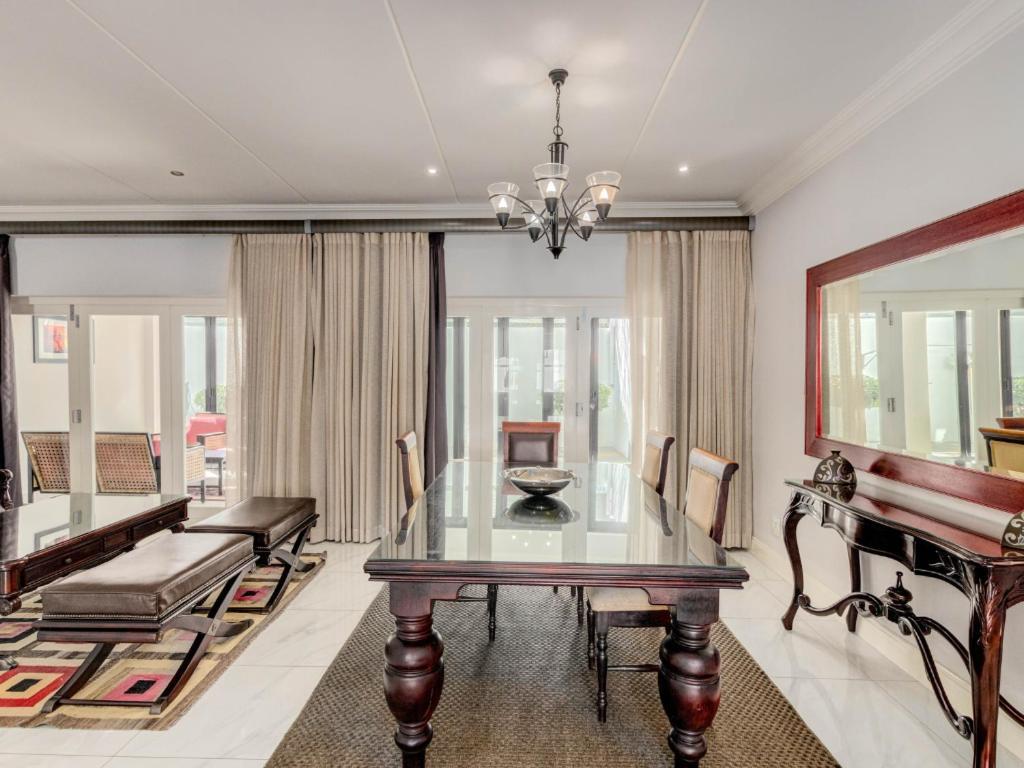 The Royal Manor Apartment