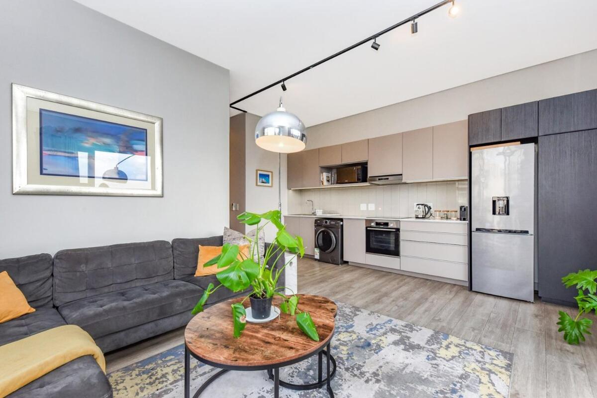 Chic With Panoramic Sandton Views Apartment *