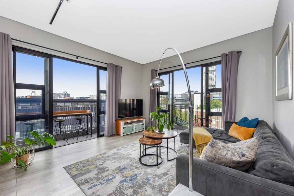 Chic With Panoramic Sandton Views