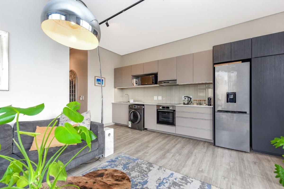 Apartment Chic With Panoramic Sandton Views *