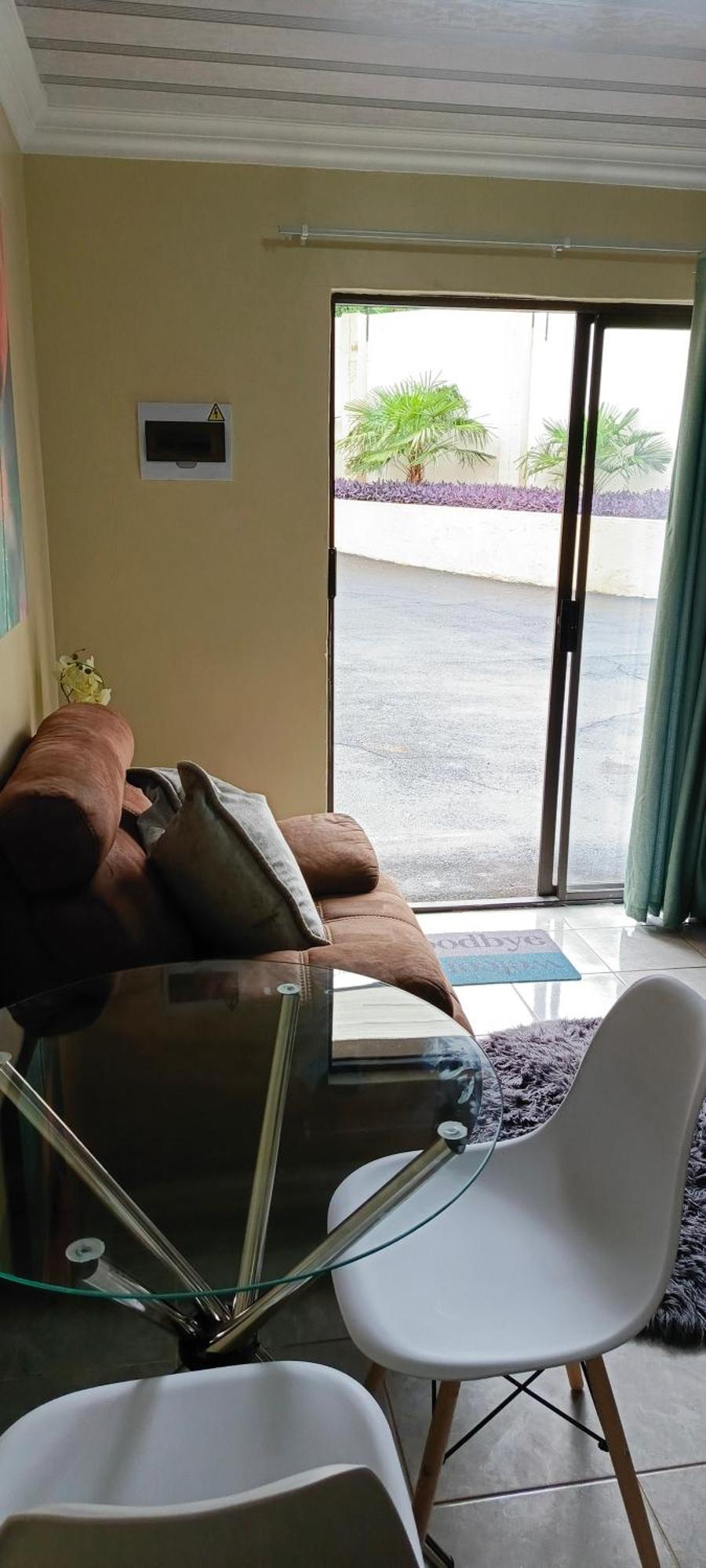 Veelux Self Catering Apartment-wifi-netflix Apartment *
