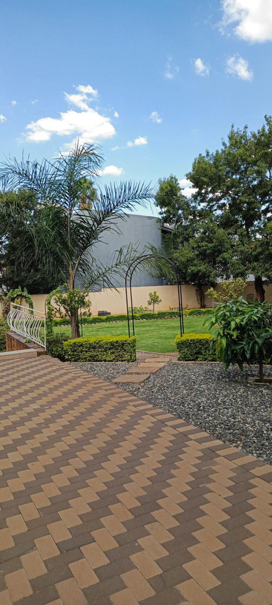 Veelux Self Catering Apartment-wifi-netflix Apartment Johannesburg