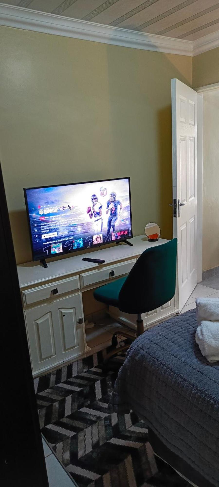 Veelux Self Catering Apartment-wifi-netflix Johannesburg