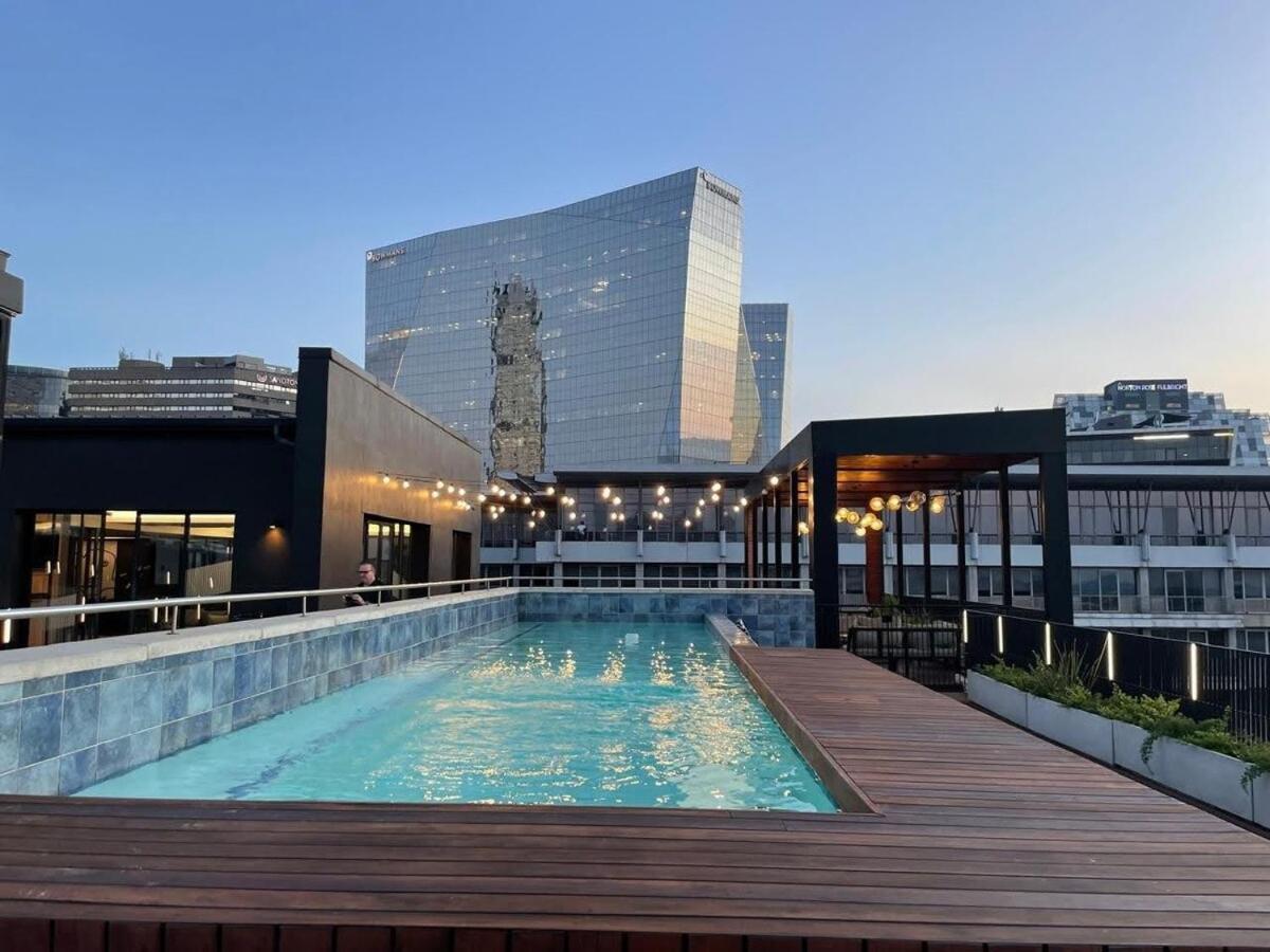 The Lineal In Heart Of Sandton With Backup Water And Power Johannesburg
