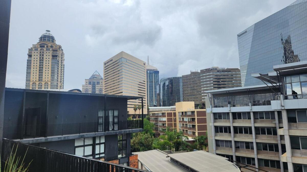 The Lineal In Heart Of Sandton With Backup Water And Power Apartment Johannesburg