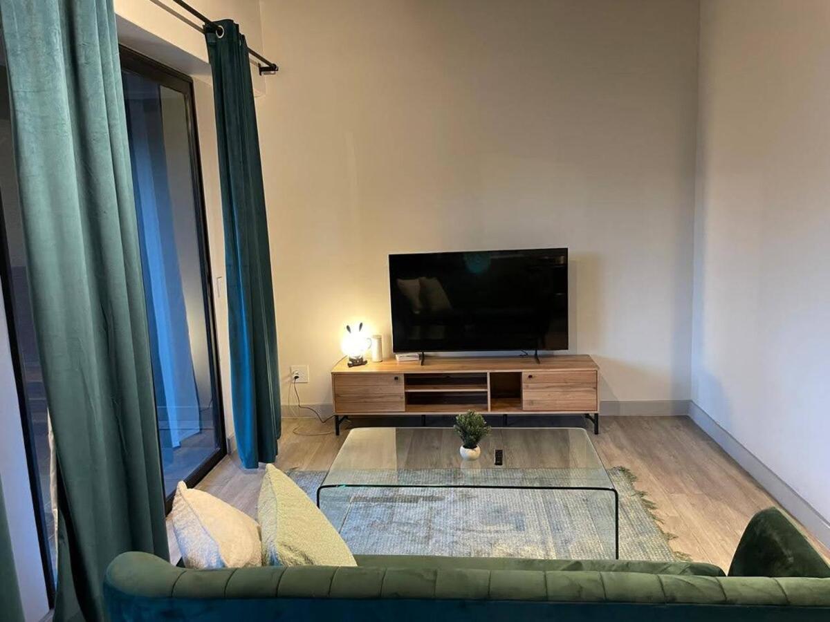 The Lineal In Heart Of Sandton With Backup Water And Power Apartment *