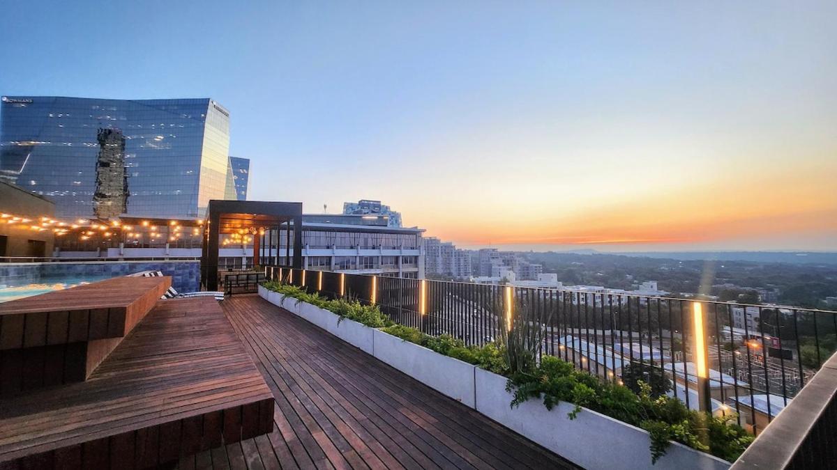 Apartment The Lineal In Heart Of Sandton With Backup Water And Power Johannesburg
