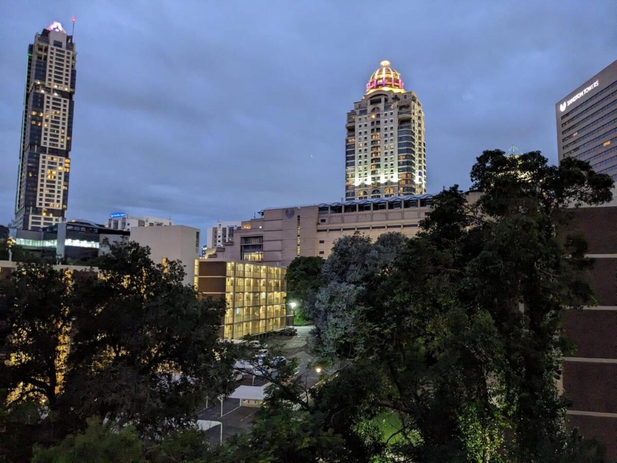 The Lineal In Heart Of Sandton With Backup Water And Power Johannesburg