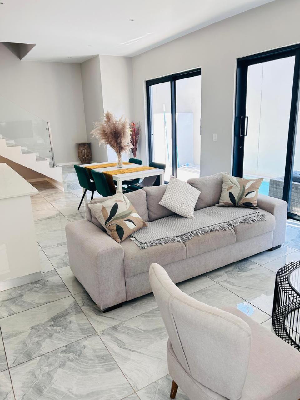 Prime 3 Bedroom Bryanston Townhouse In Secure Estate Casa de férias *