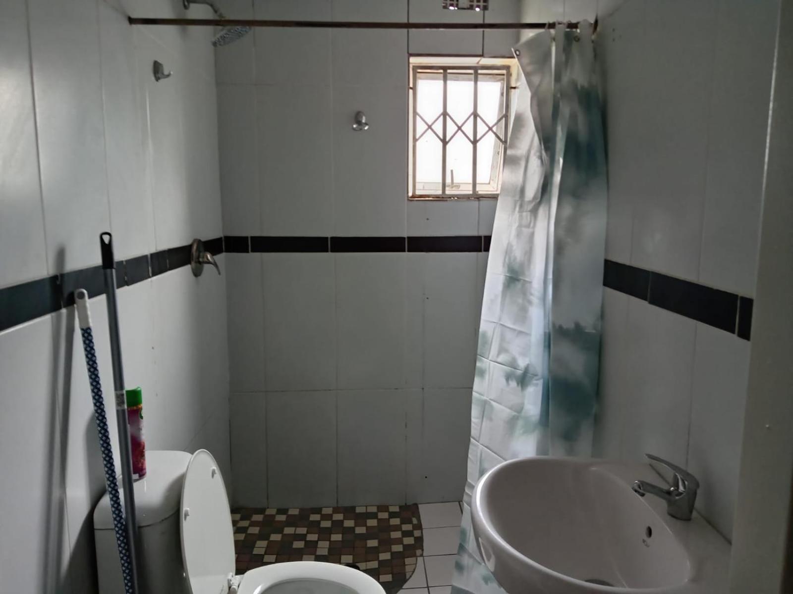 Aparthotel Gold Crown Room And Parlour Self-Catering Apartment With Balcony, Netflix & Youtube